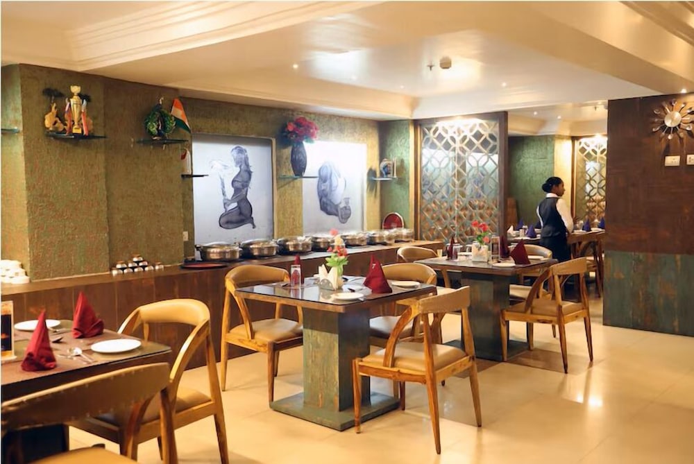 HOTEL RADHIKA REGENCY 33/50