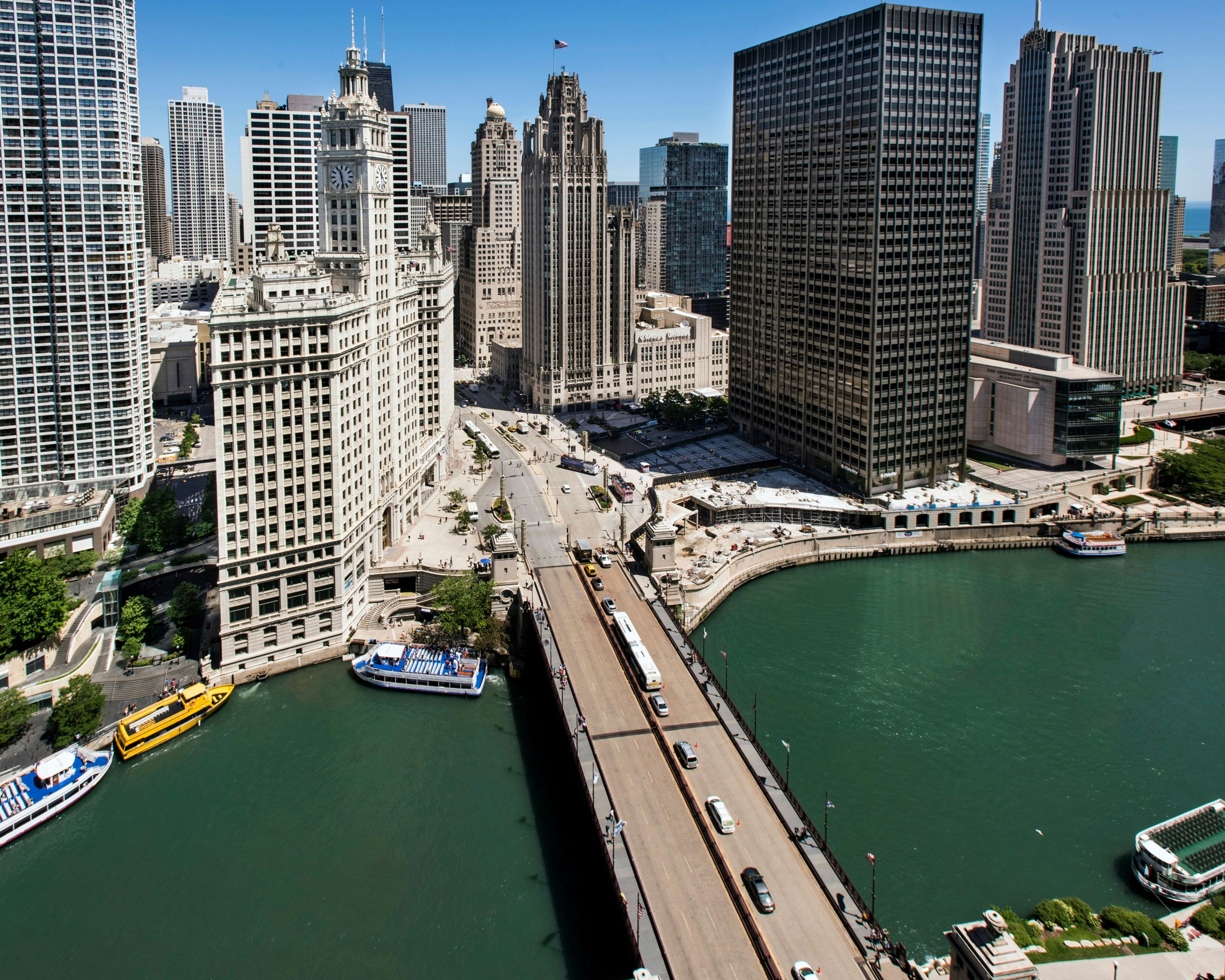 Londonhouse Chicago Curio Collection By Hilton 40/50