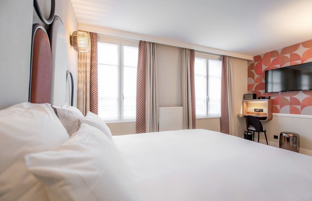 DELUXE, DOUBLE OR TWIN BED