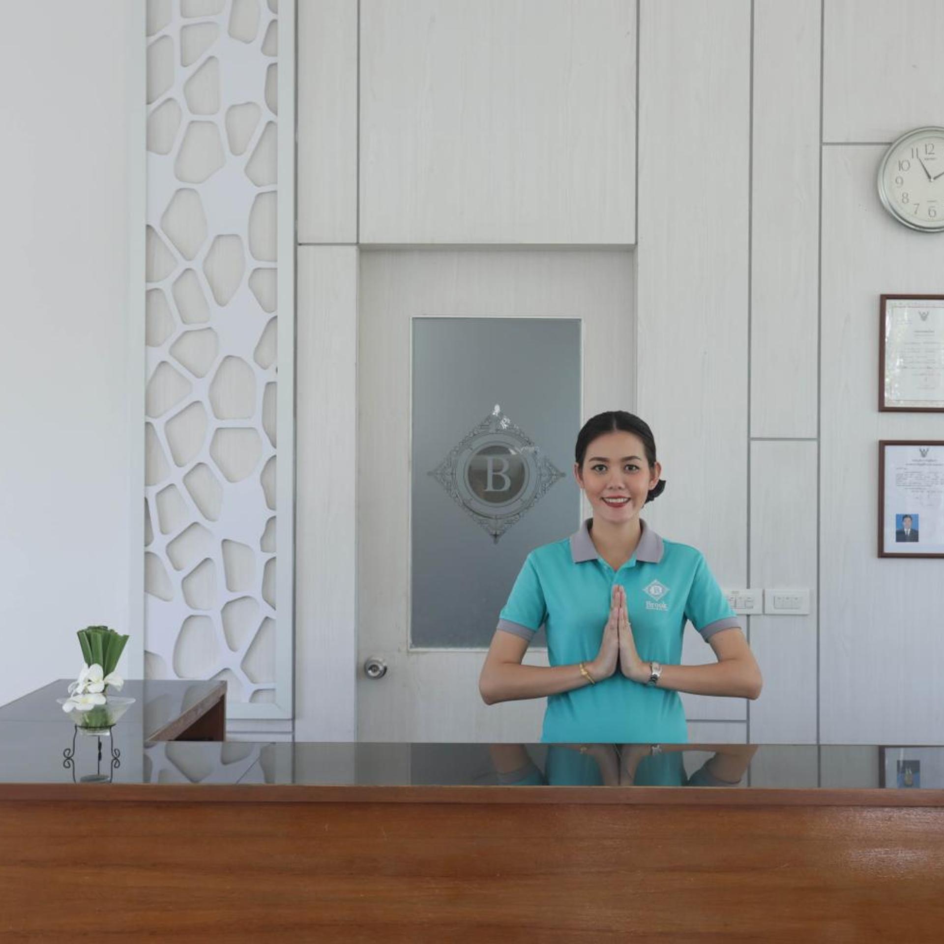 Tuana Hotels Brook Pool Access 7/50