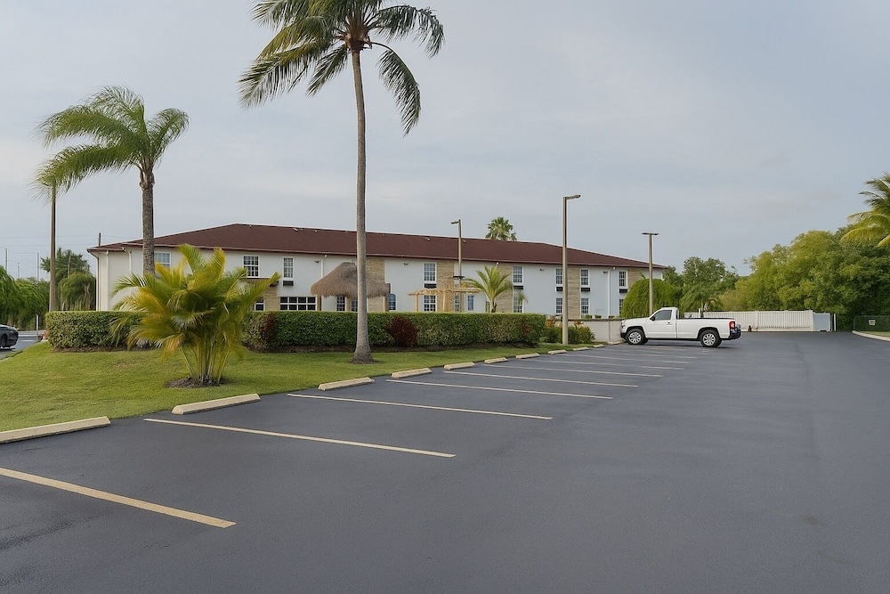 Belmont Inn Suites 32/50