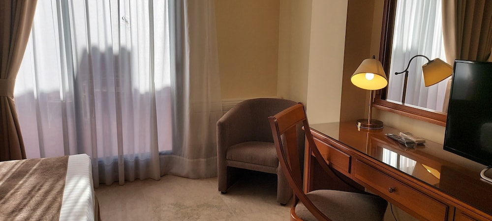 Hotel Mainake Sl 32/60