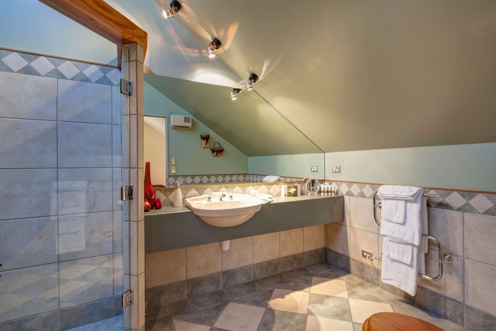 Arrowtown House Boutique Hotel 50/50