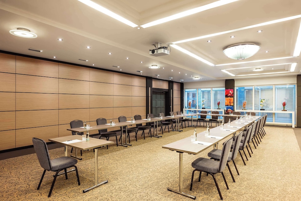 Lindner Hotel Dusseldorf Airport, part of JdV by Hyatt 65/75