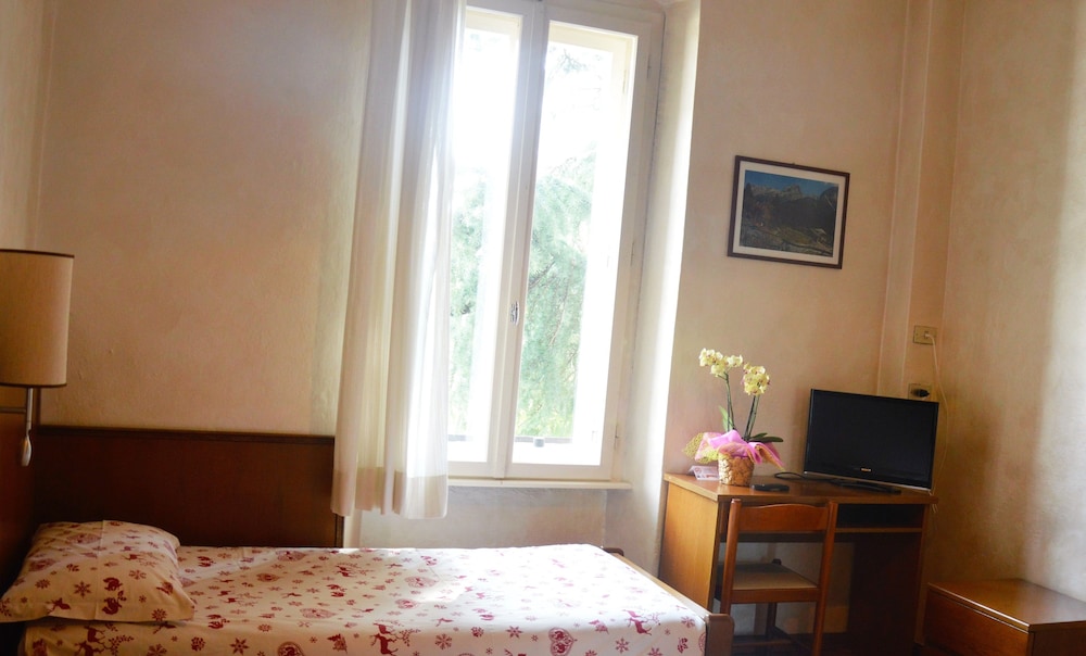 Hotel Pinzolo Dolomiti 68/76