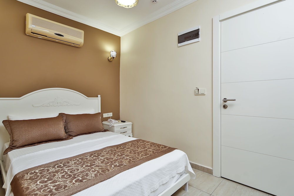 ECONOMY, DOUBLE BED, NO BALCONY