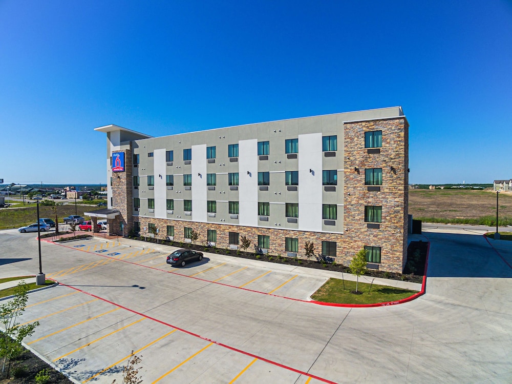 Studio6 Buda, TX 58/63