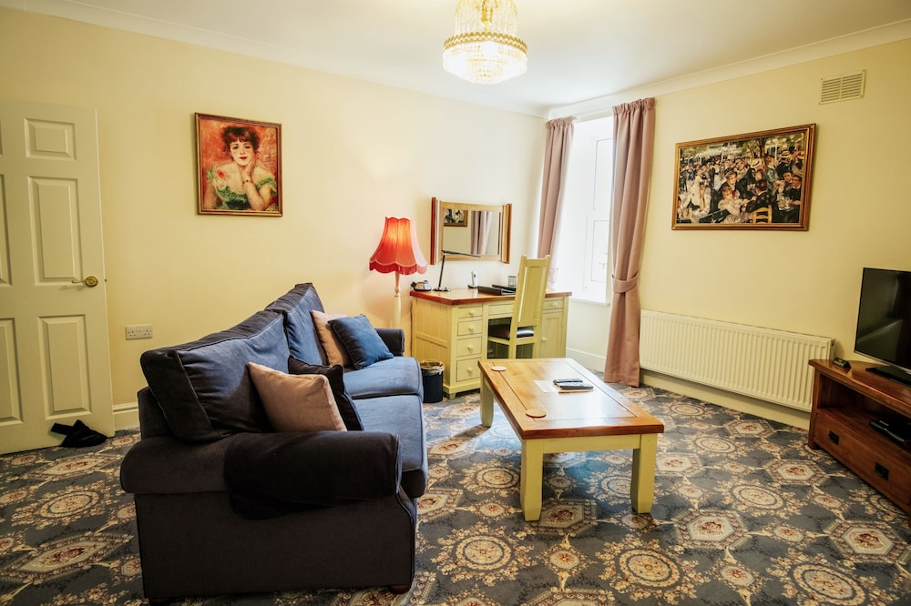 The Town House 28/50