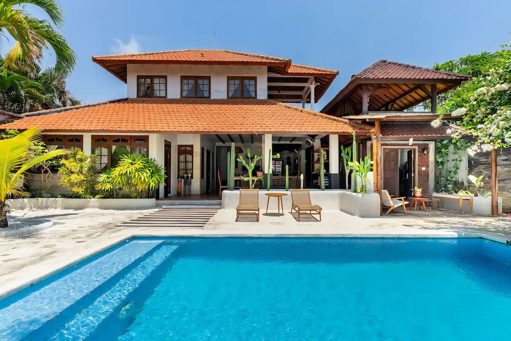 Oberoi Luxury Villas 3/50