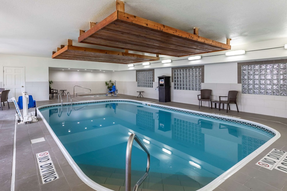 Comfort Suites Fort Collins Near University 7/35
