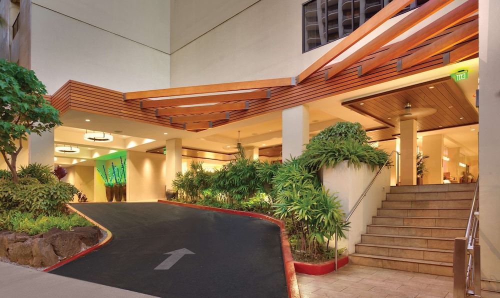 Hyatt Place Waikiki Beach 69/71