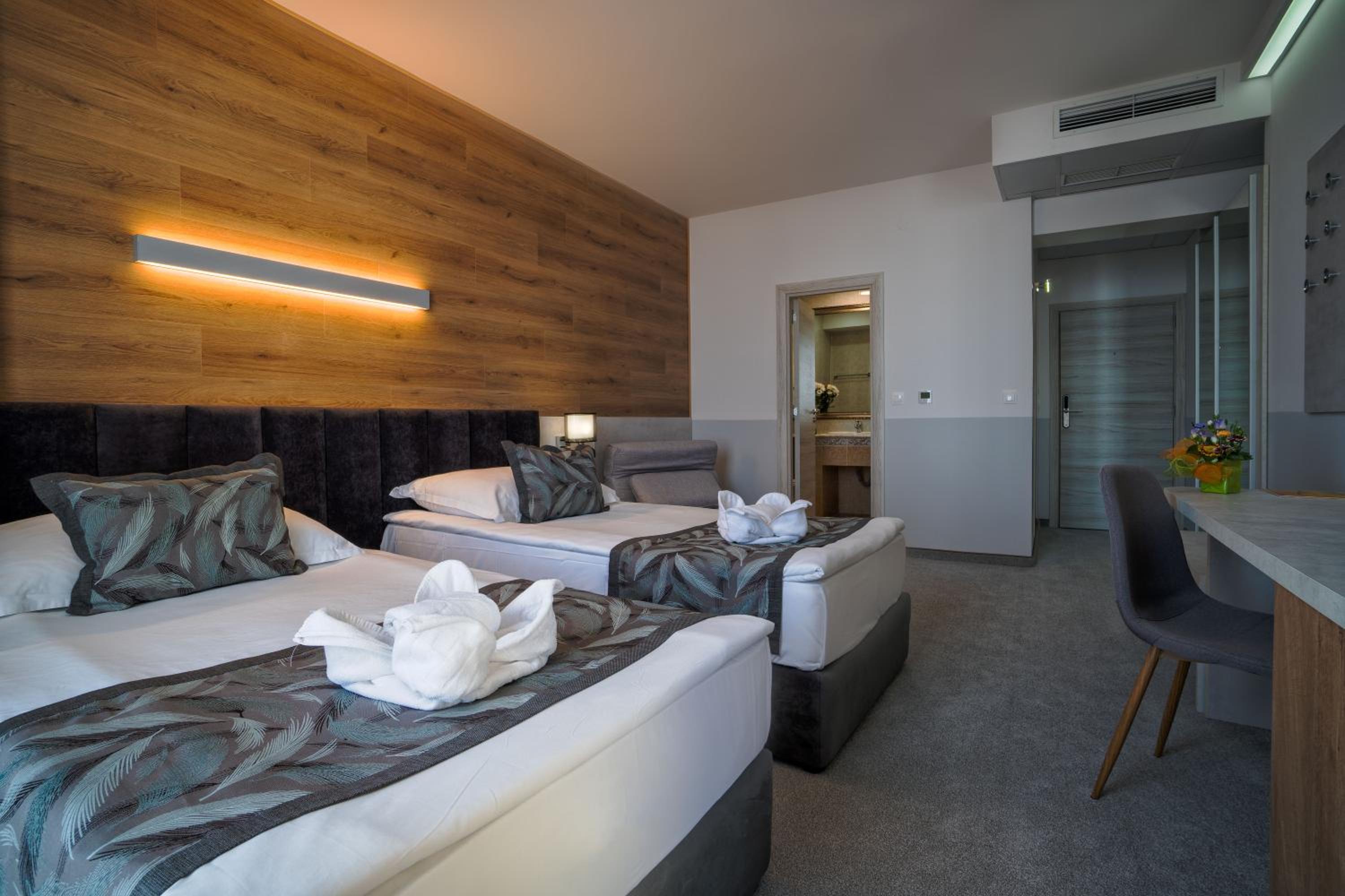 STANDARD, DOUBLE OR TWIN BED, SEA VIEW