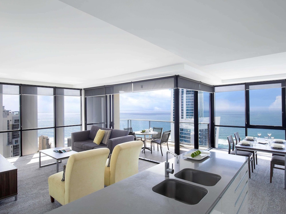Mantra Circle on Cavill Surfers Paradise 22/50