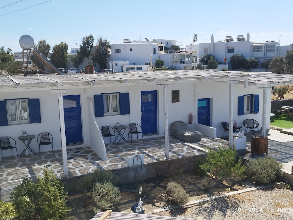 Nikos Rooms 2/50