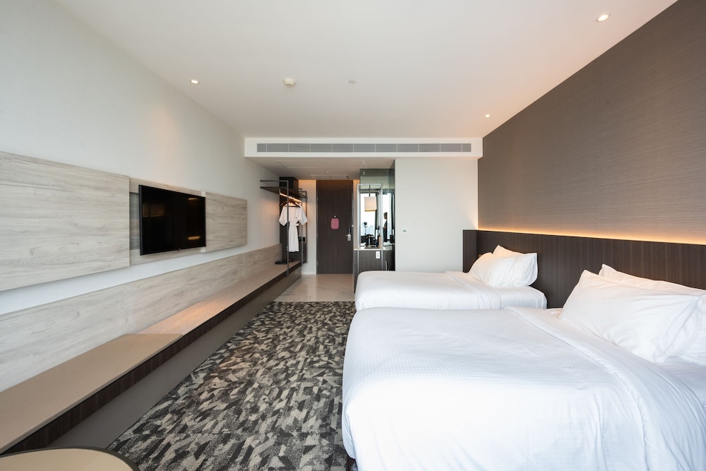GRAND, DELUXE, TWIN BEDS