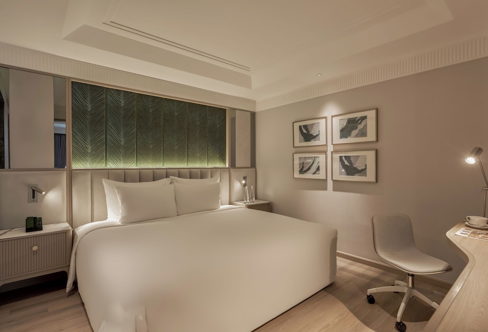 Suite, King Bed