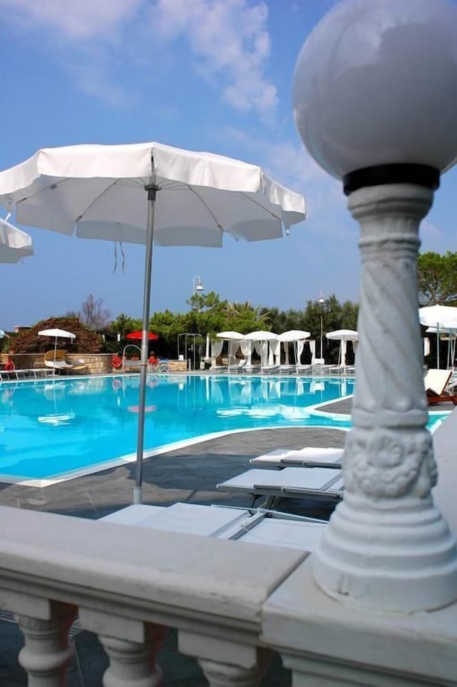Domizia Palace Hotel 59/62