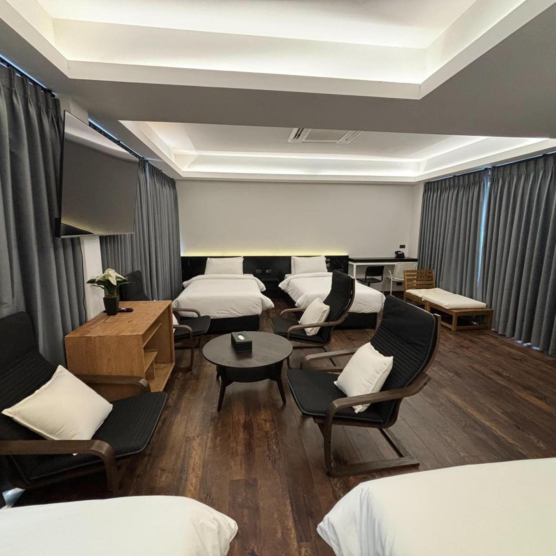 DUM Hotel 35/49