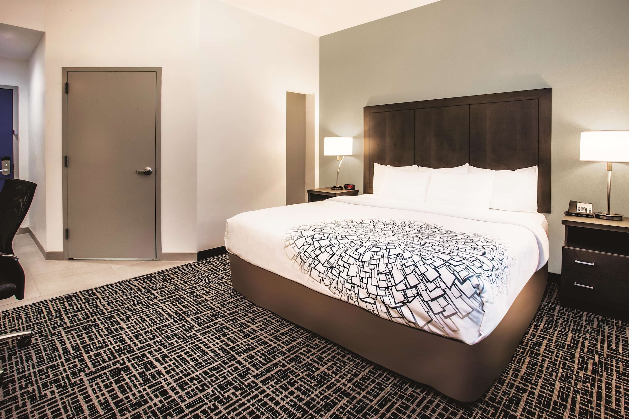 DELUXE, KING BED, ACCESSIBLE