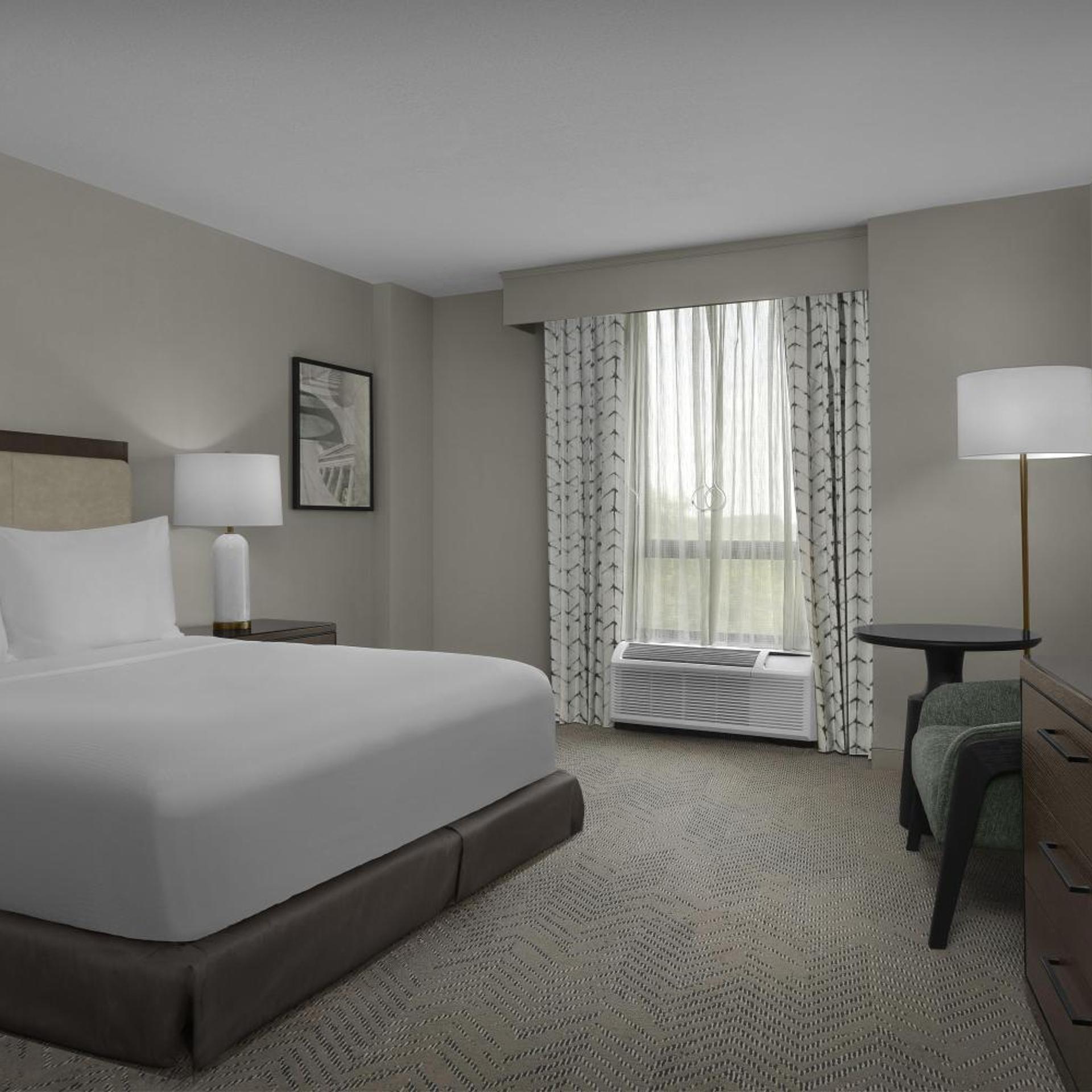 Room, Queen Bed, Bathtub, Accessible