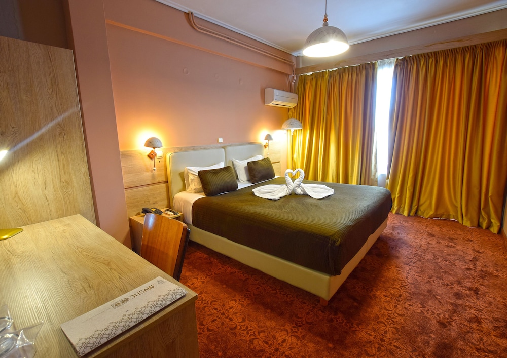 JOHN'S HOTEL 9/50