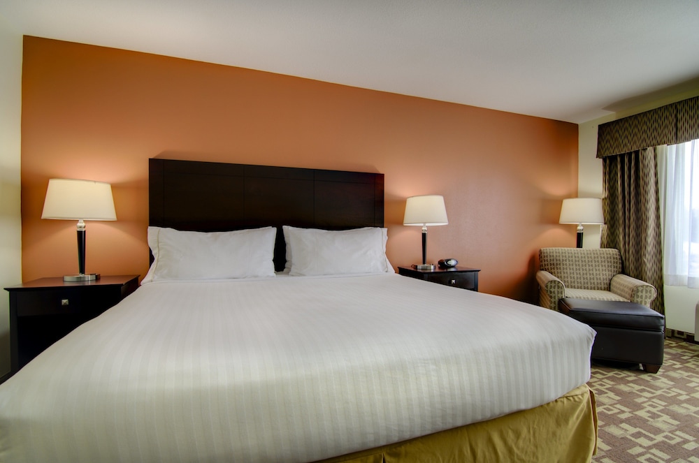 Holiday Inn Express Hotel Amp Stes Kansas City Sports Complex 16/55