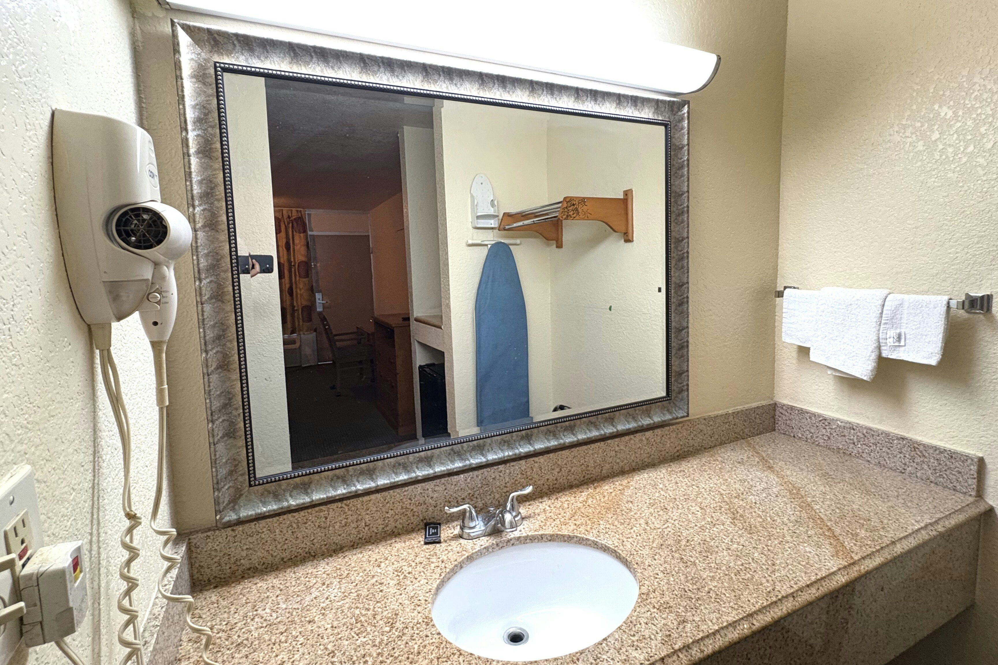 Eco Inn Suites by Hotel O Baytown 20/20