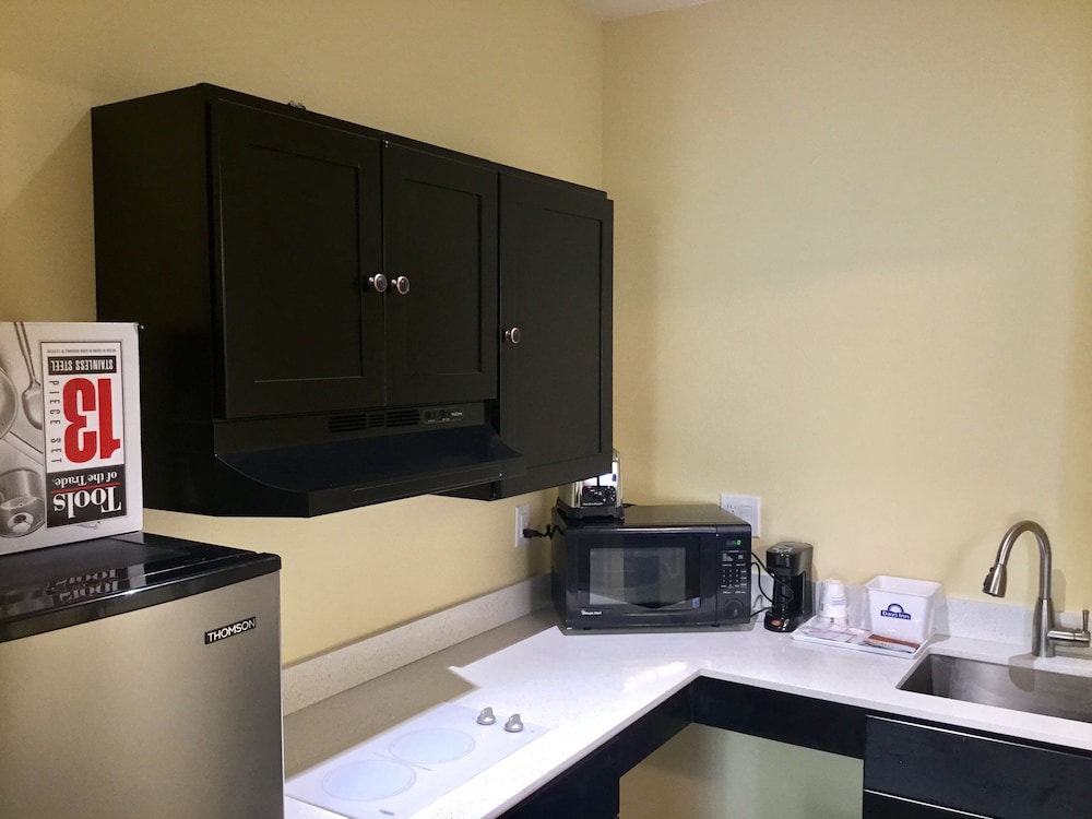 Days Inn By Wyndham Freeport 21/34