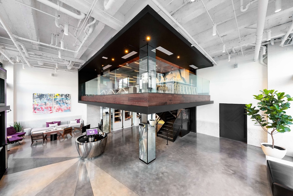 YOTEL San Francisco, Select by Hilton 5/76