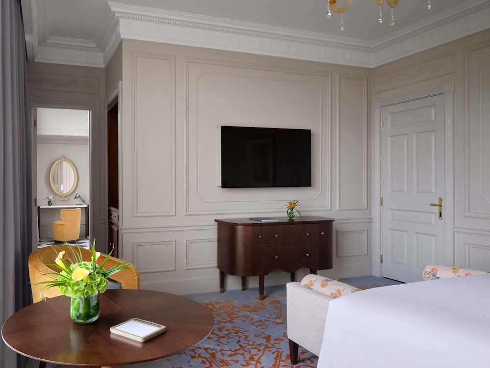1 Bedroom, Suite, Partial River View، The Savoy Hotel 6/9