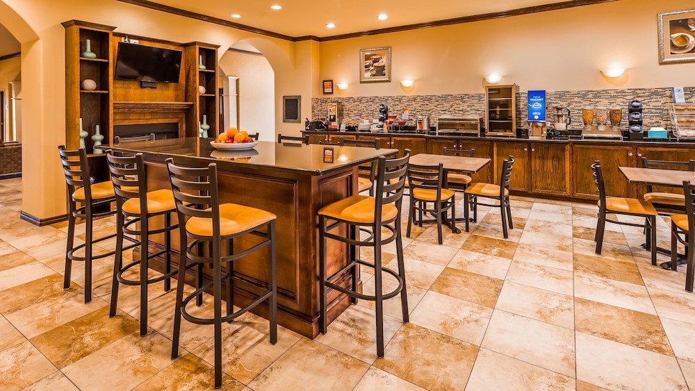 Best Western Red River Inn & Suites 30/35