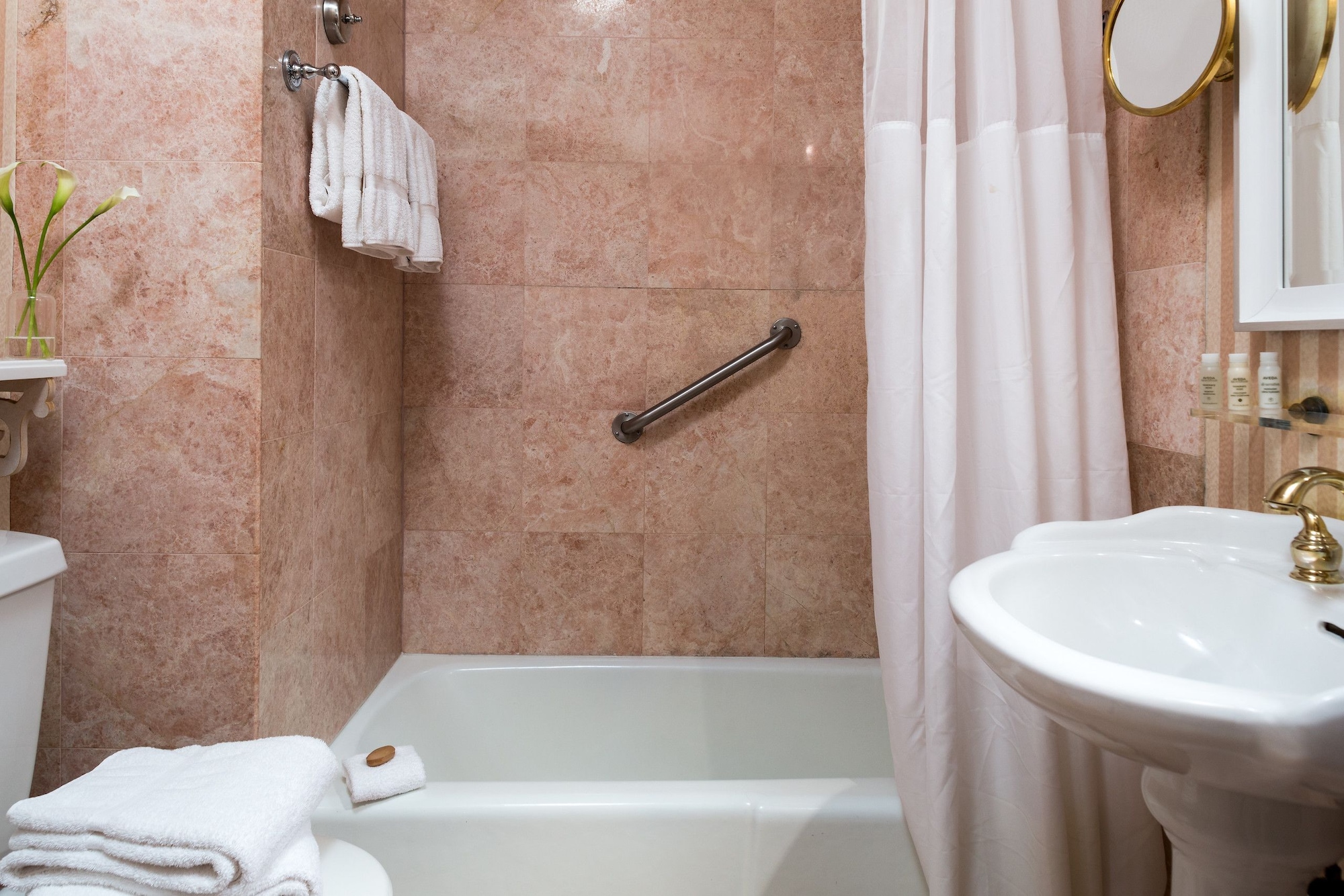 Room, 2 Double Beds, The Chateau Inn and Suites 4/5