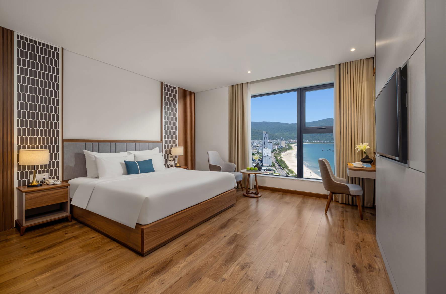 غرفة ديلوكس بسرير كوين بإطلالة جزئية على البحر، Peninsula Hotel Danang 2/2
