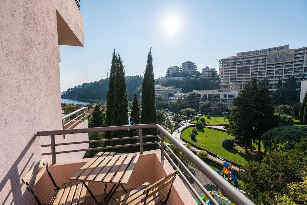 Iberostar Waves Bellevue 62/74