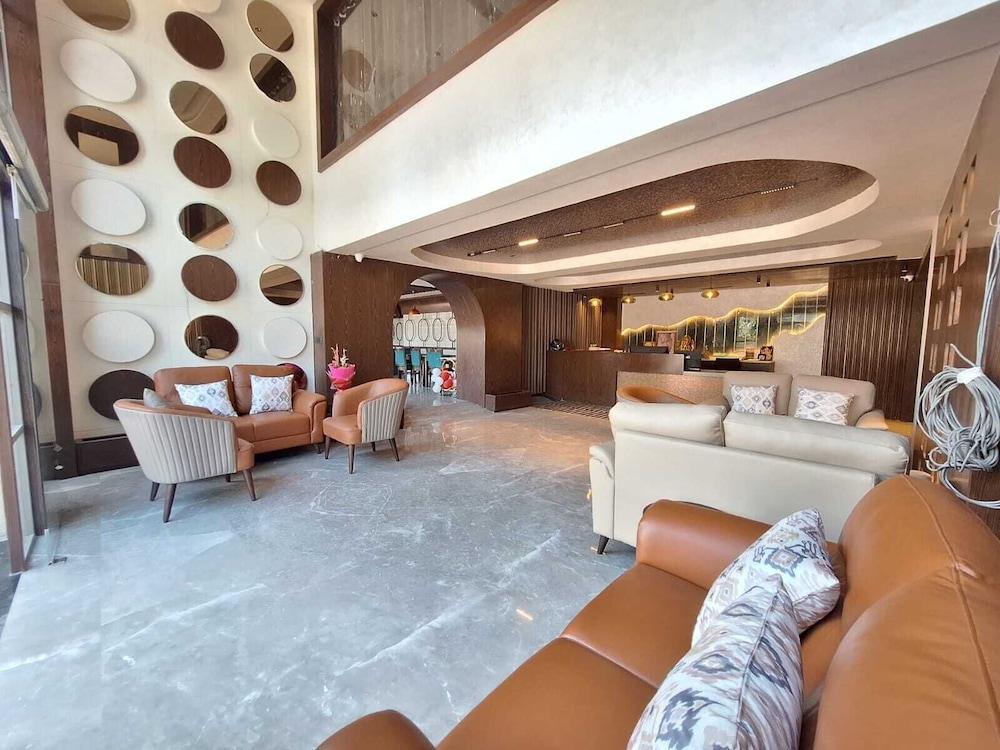 HOTEL TILAK 26/32