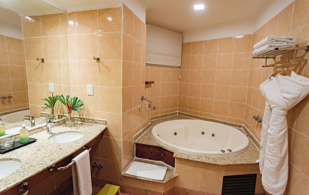 شقة سوبيريور بسرير كينج وأسرّة بطابقين، Saint George Hotel 2/2