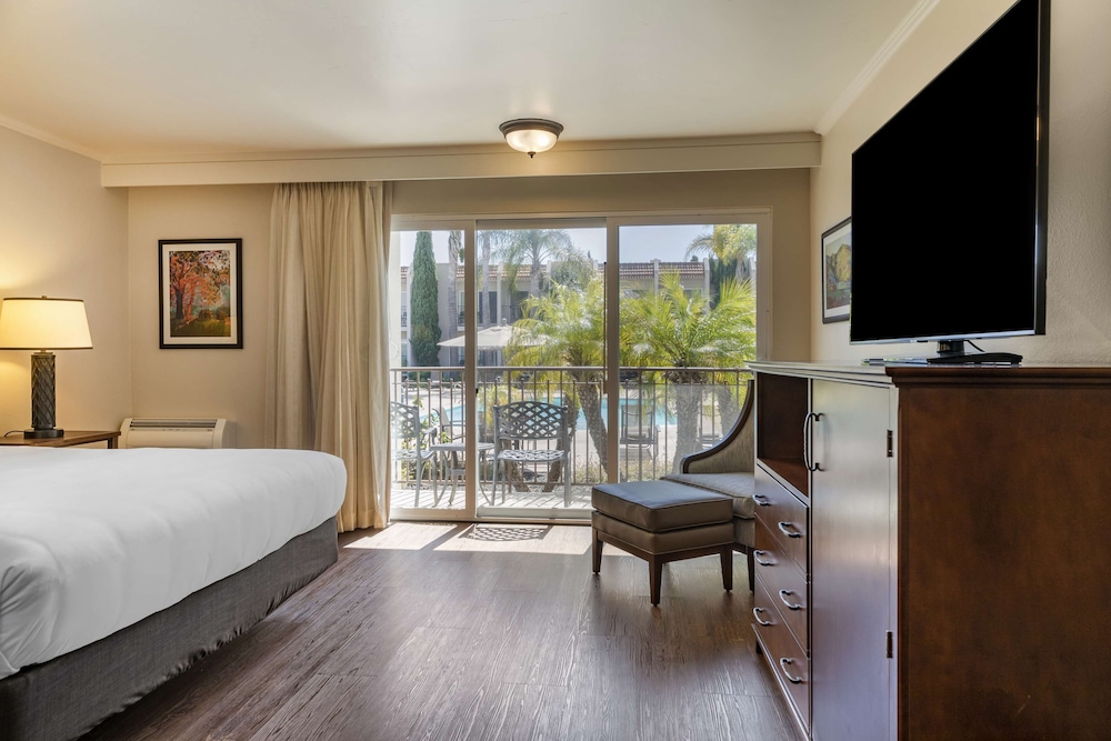 غرفة قياسية بسرير كينج لذوي الإعاقة، Best Western Plus Royal Oak Hotel 3/6