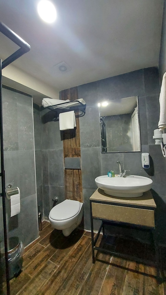 Lupo Libero Hotel 49/50