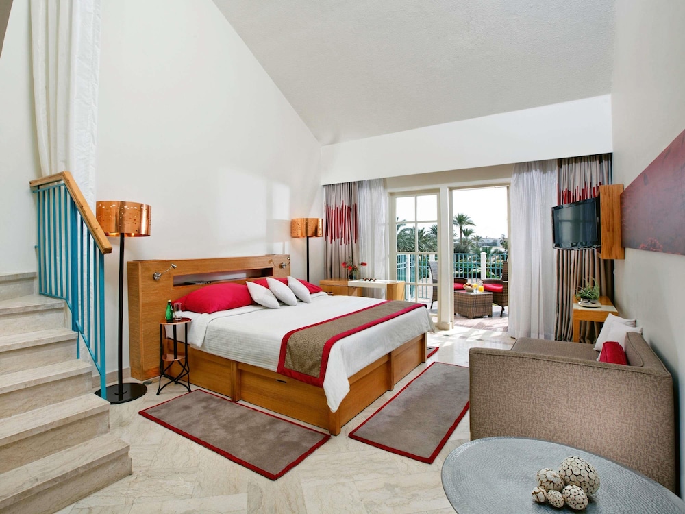 Family, King Bed, Lagoon View