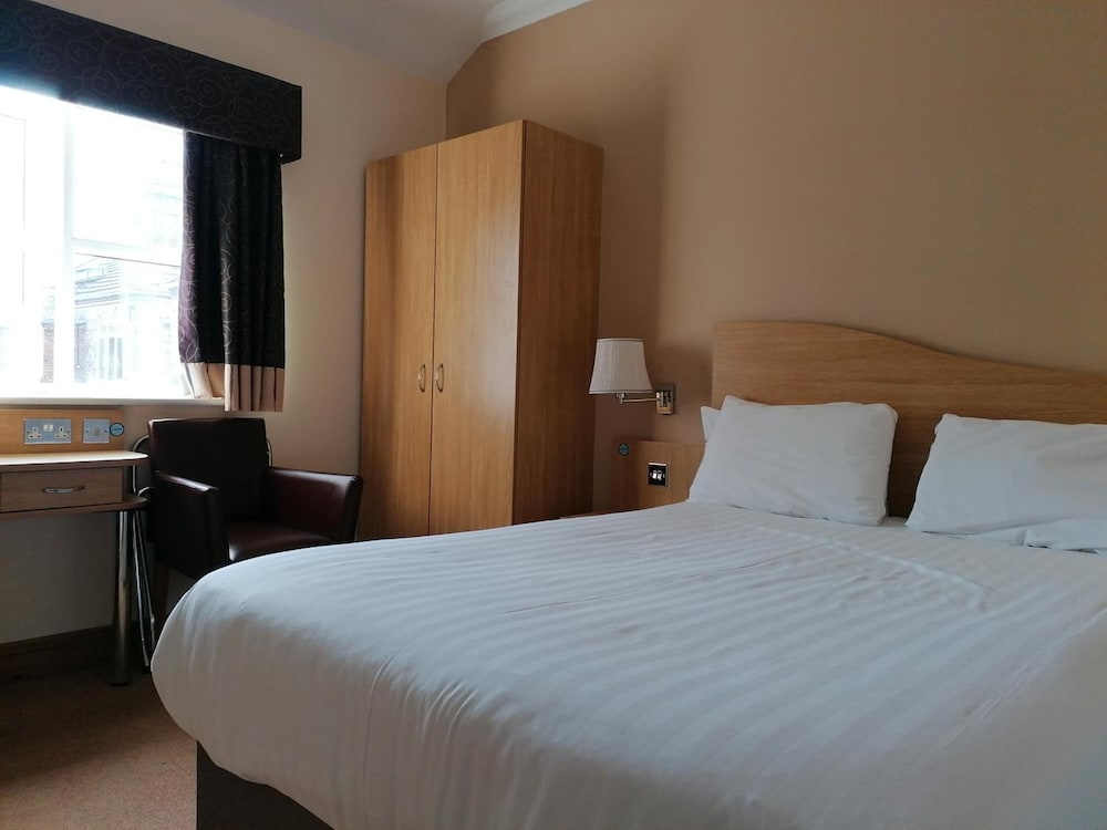 The Queensgate Hotel 7/35