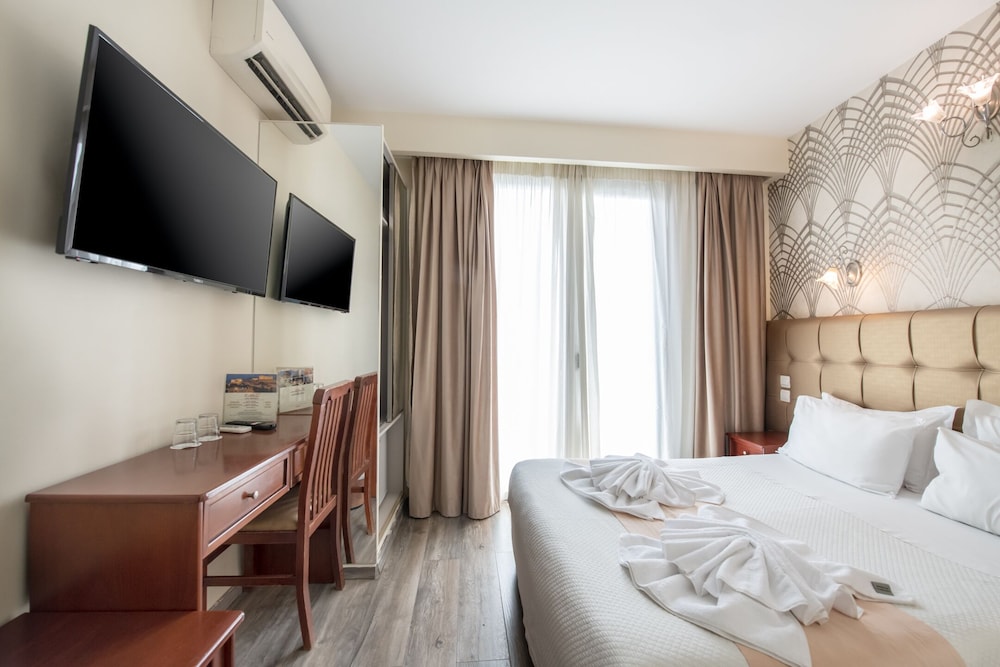 Golden City Hotel 8/26