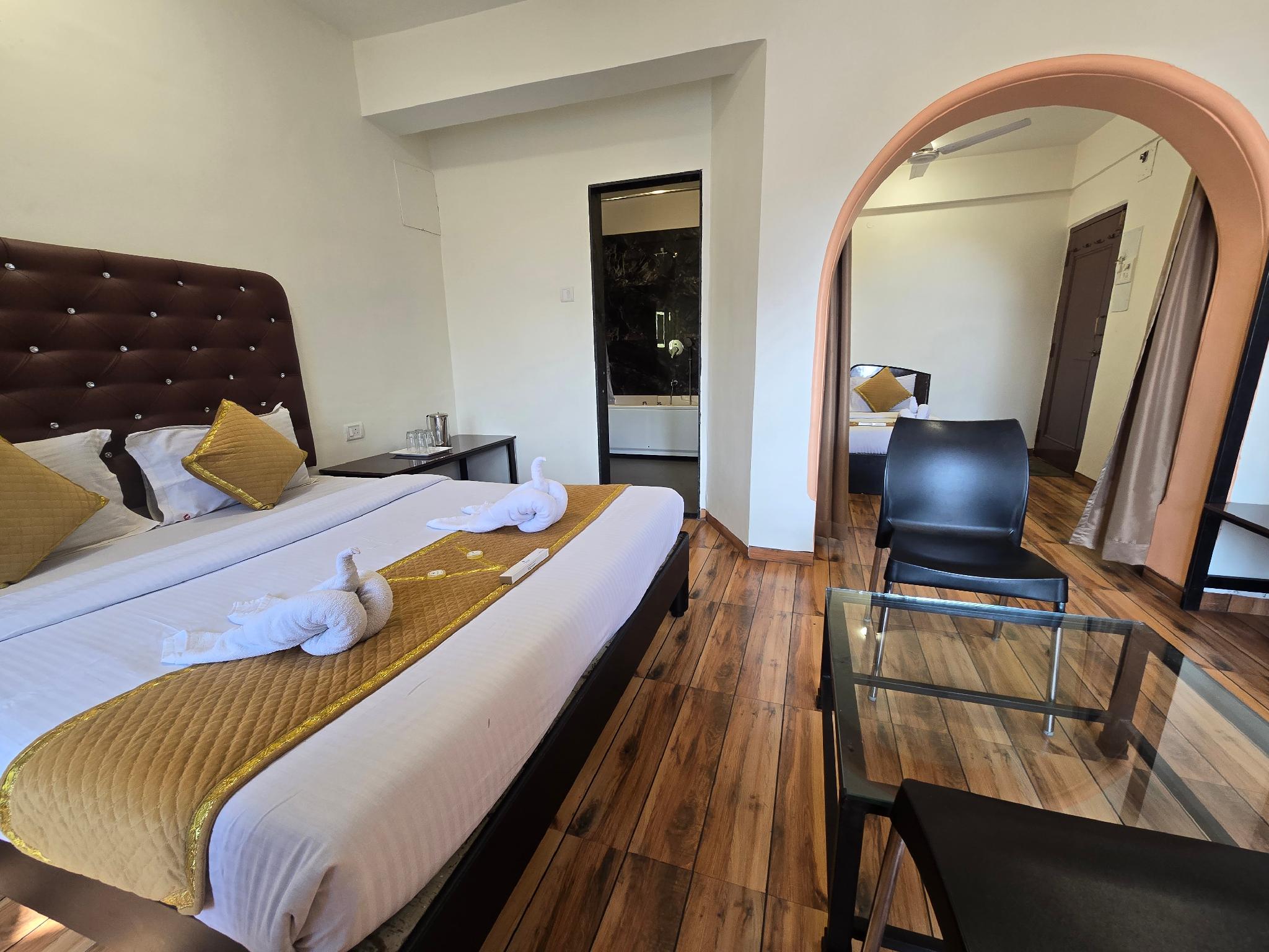 جناح بسرير كوين بجاكوزي، Hotel Vyankatesh 2/2