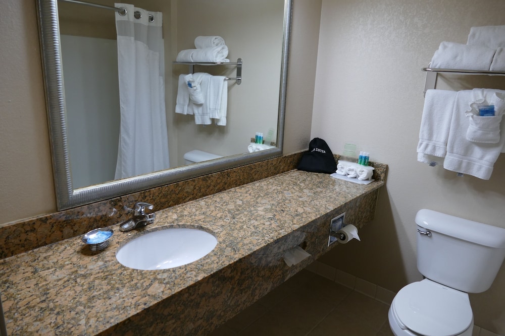 Holiday Inn Express Greensburg 16/50