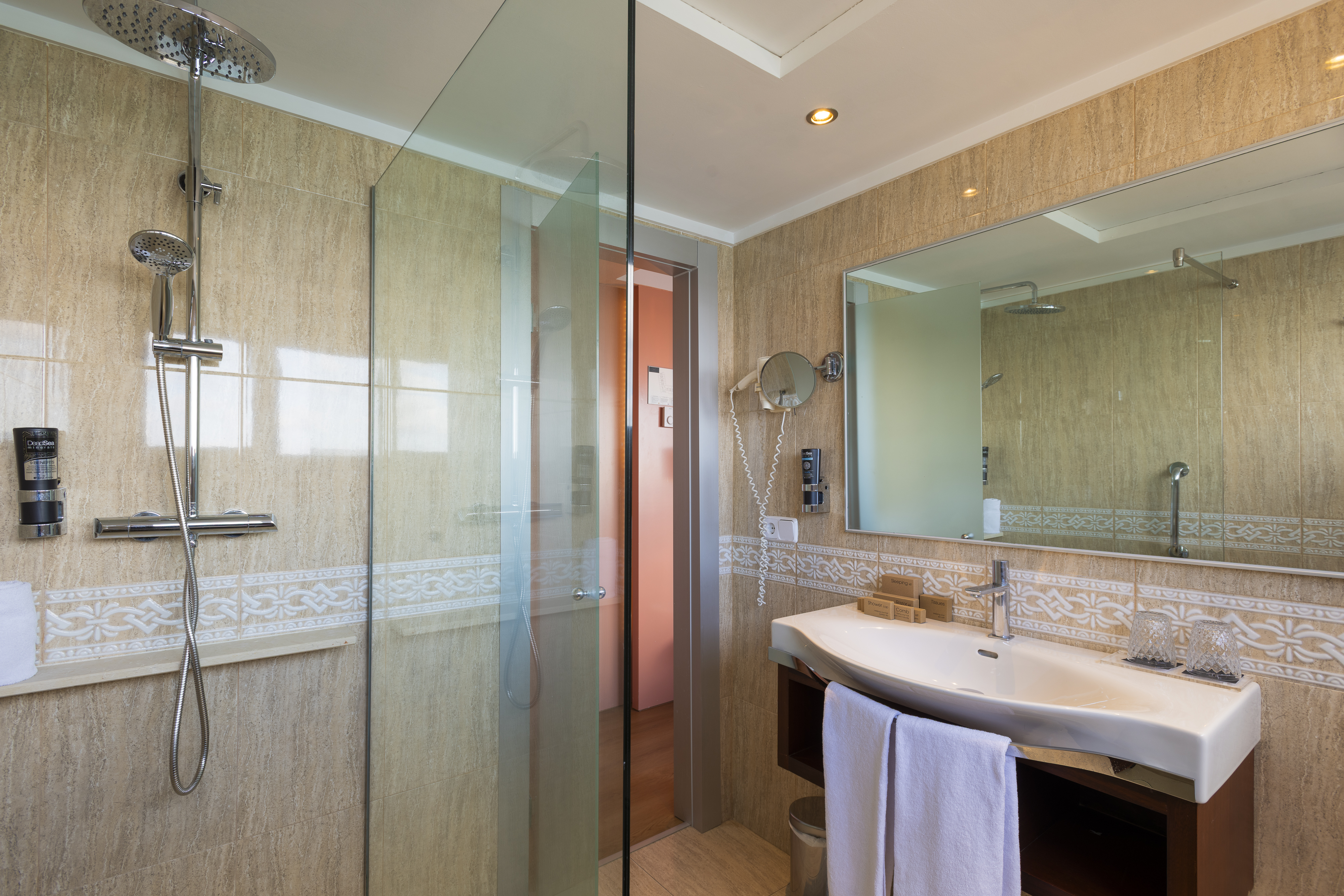 غرفة ديلوكس بسرير كوين بإطلالة على البحر، NYX Hotel Ibiza - Adults Only 5/6