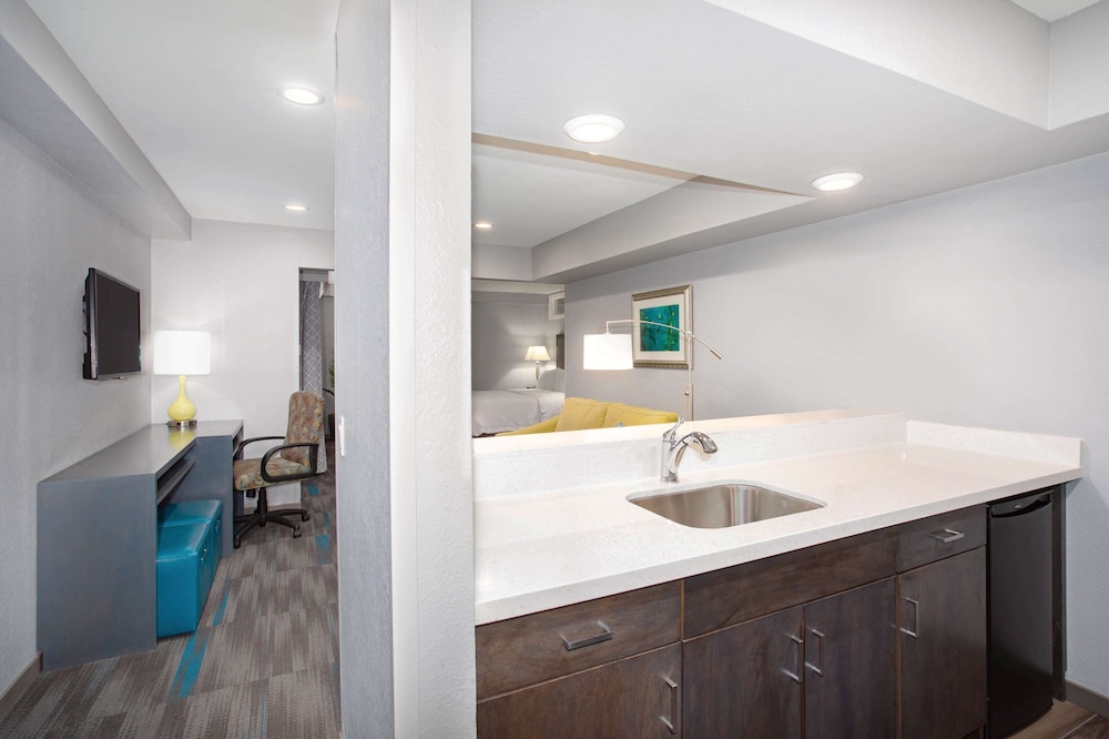 Hampton Inn Monterey 14/42