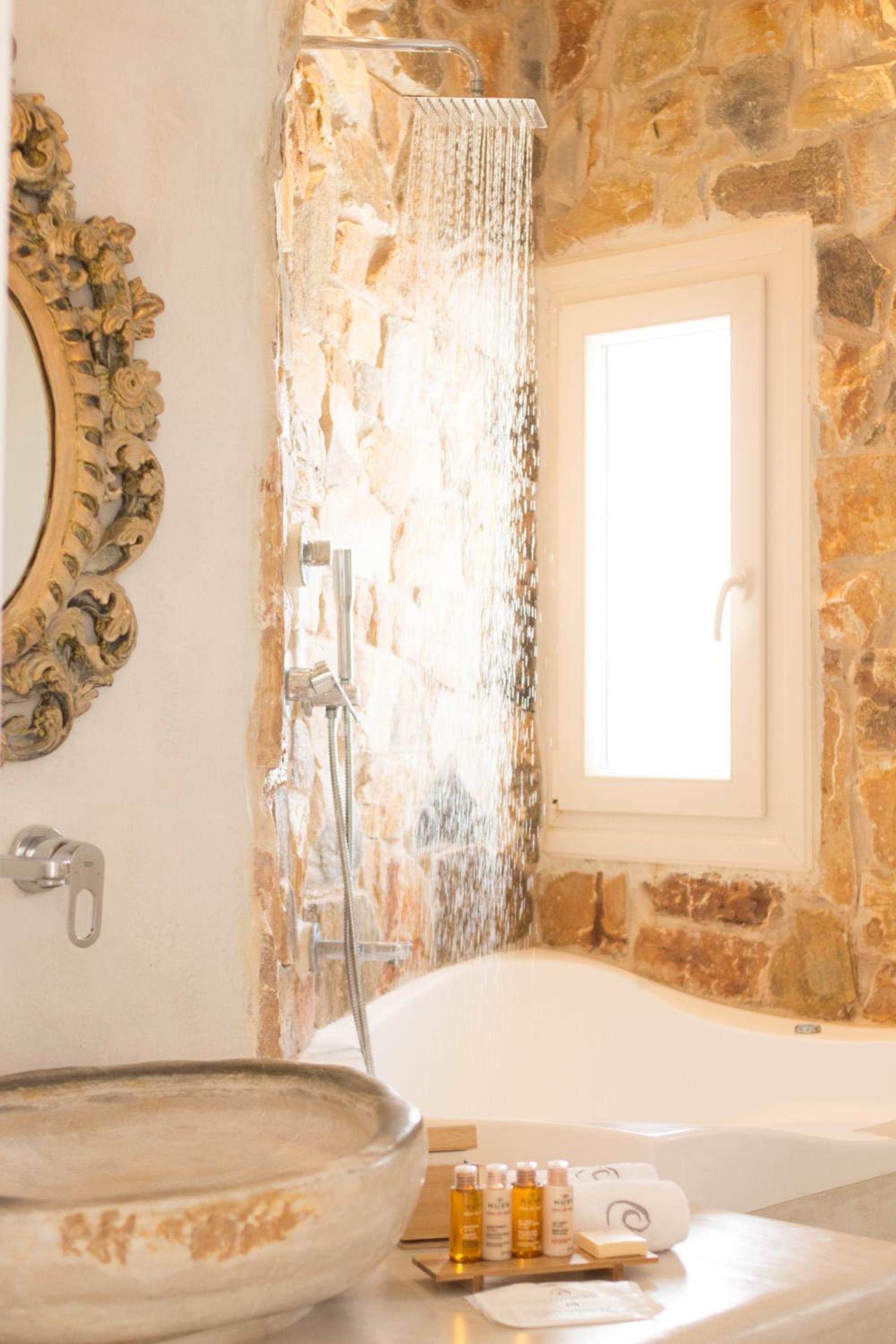 3 Bedrooms, Art, Luxury, Villa, Panoramic Sea View, Outdoor Jetted Tub, Annex