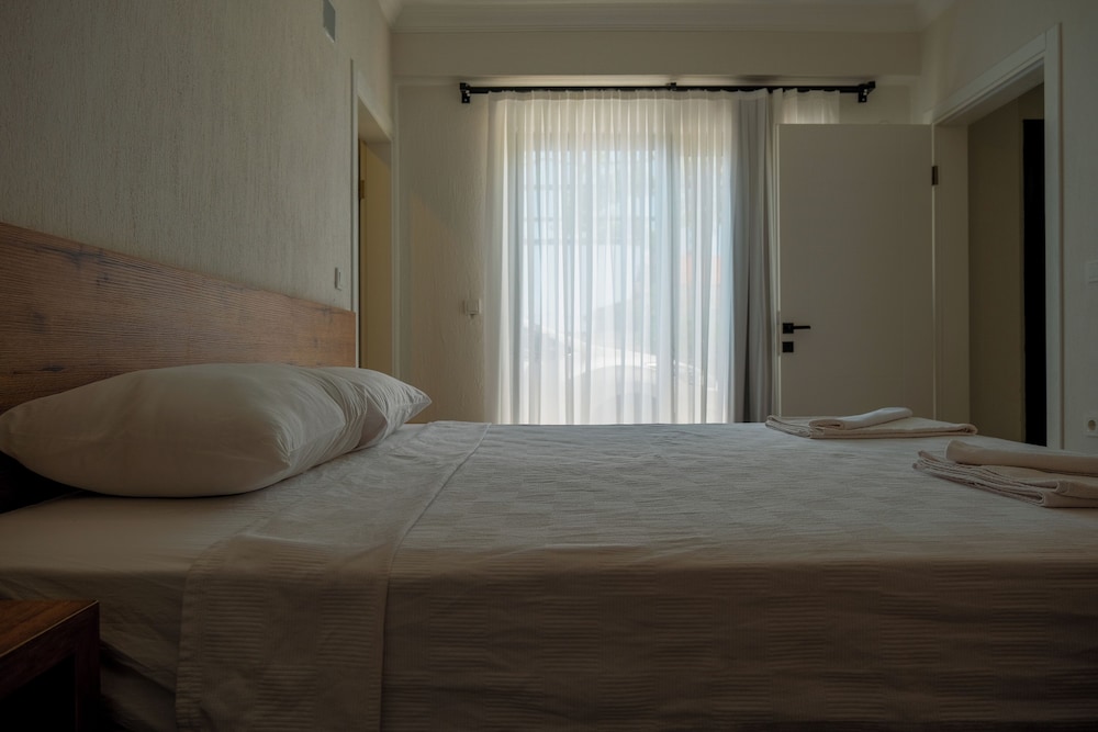 1 BEDROOM, CONDO, CLASSIC