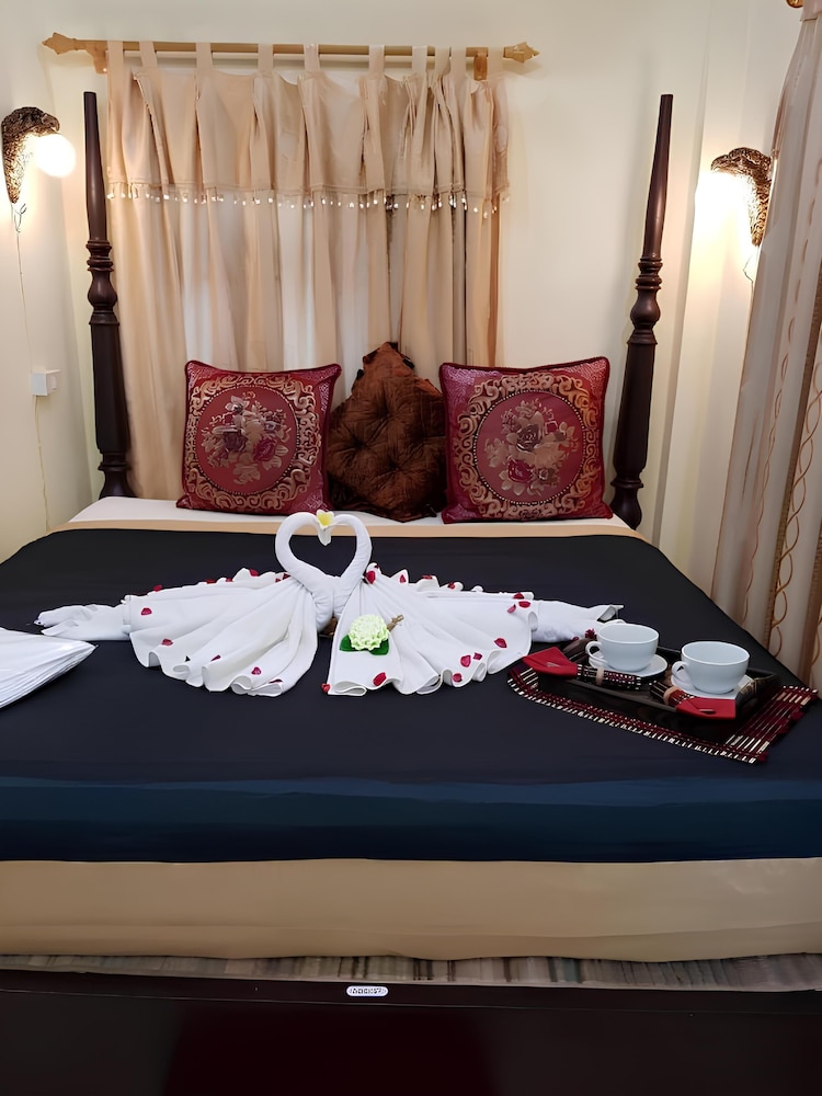 Sakura Hotel 5/42