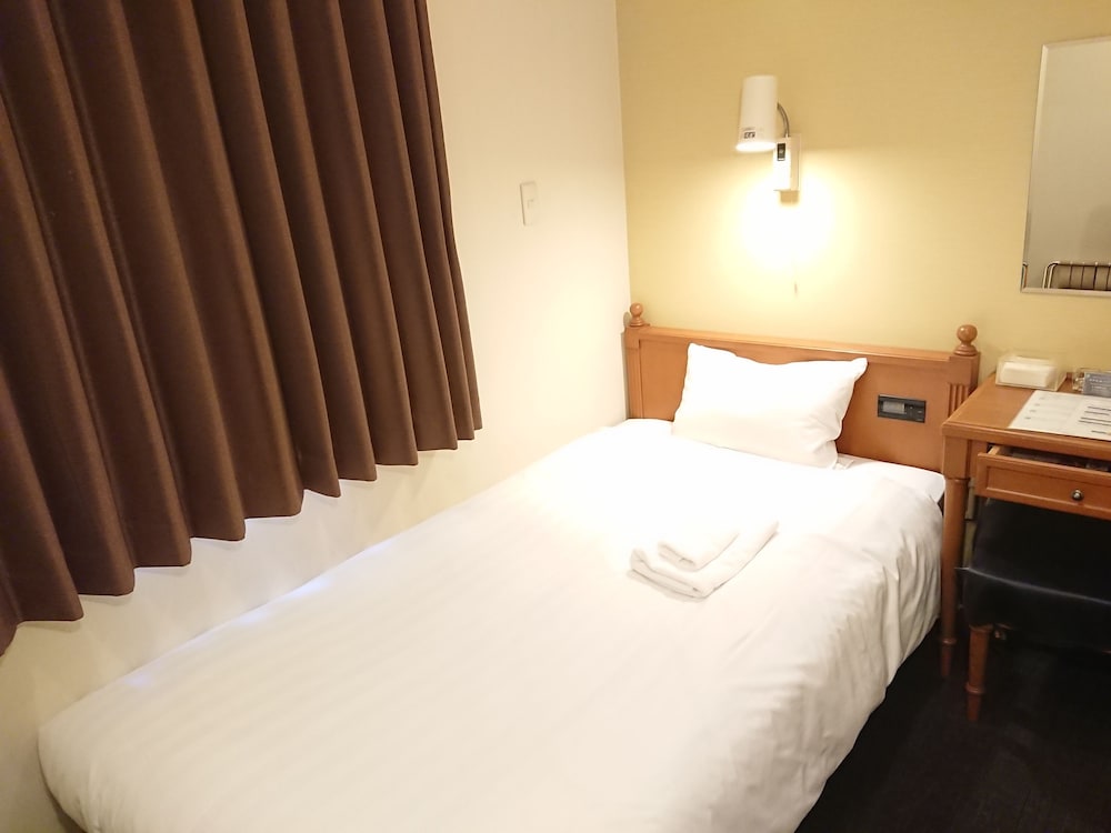 ROOM, SINGLE