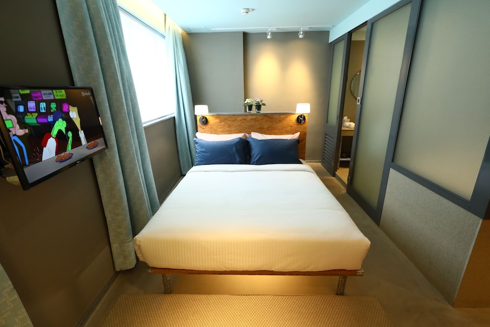 Ind Hotel 10/40